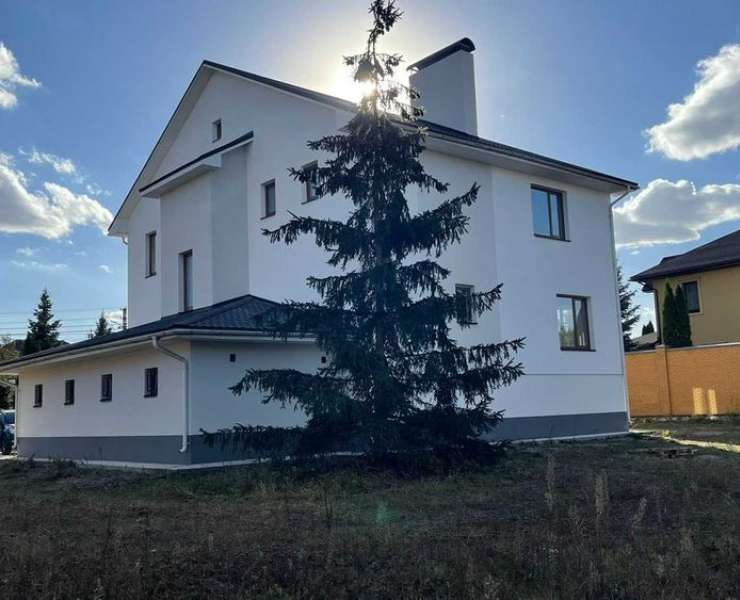 Продажа дом в Стоянке с солнечными панелями. Агентство недвижимости