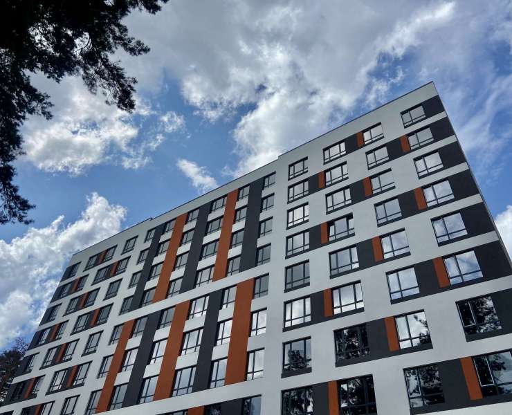 Продажа 3 трехкомнатная квартира в кирпичном доме с автономным отоплением центр города Ирпень. Агентство недвижимости