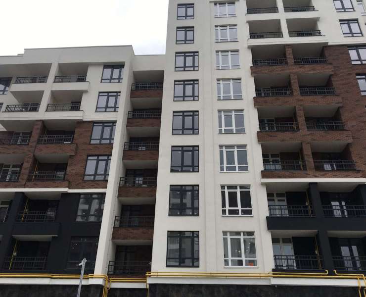Продажа 1 однокомнатная квартира с лоджией на 8 этаже кирпичного дома. Агентство недвижимости