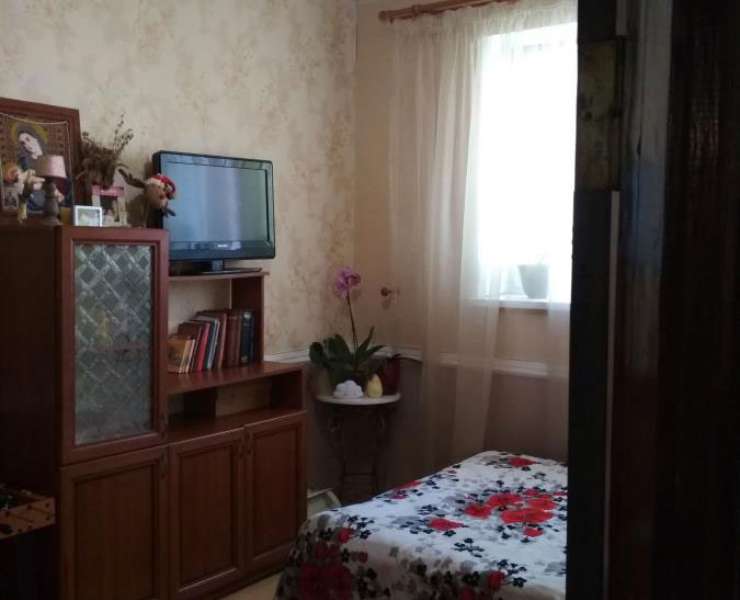 Продажа 1 однокомнатная квартира на цокольном этаже в районе Центрального парка улица Чехова Ирпень. Агентство недвижимости